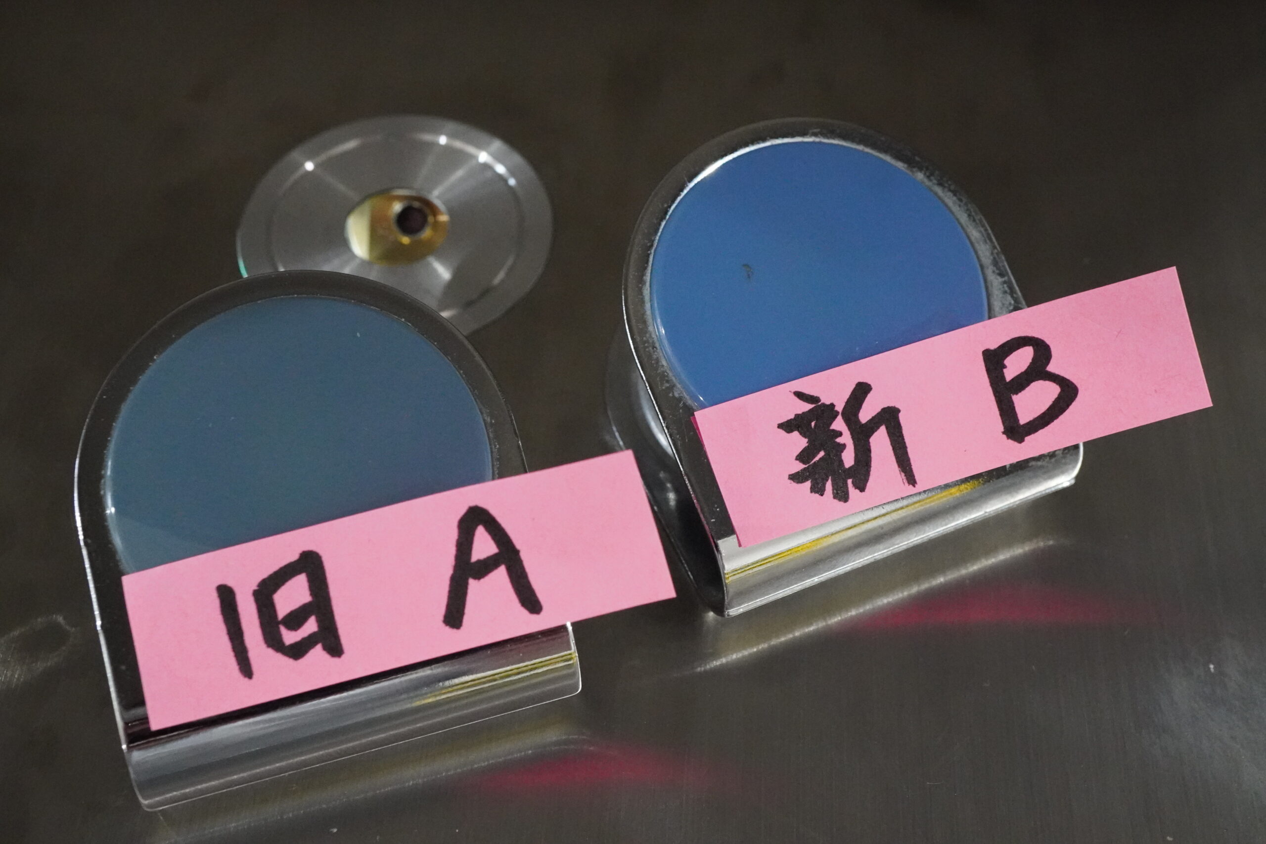 購入時期が5年以上異なる同一製品のマグネットクリップ旧購入品Aと新購入品B